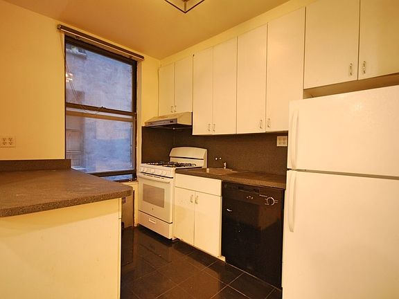 2nd image of 286 E 2nd St #2BA
