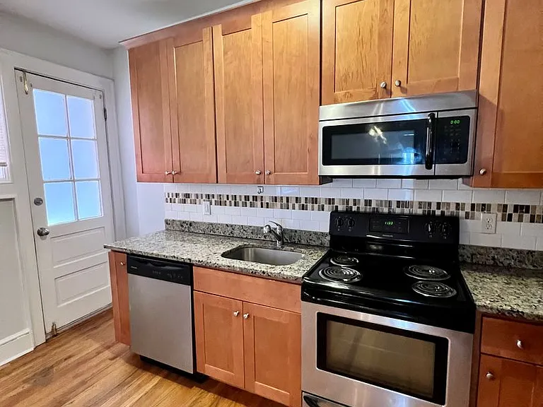 1107 W Grace St — Photo 22