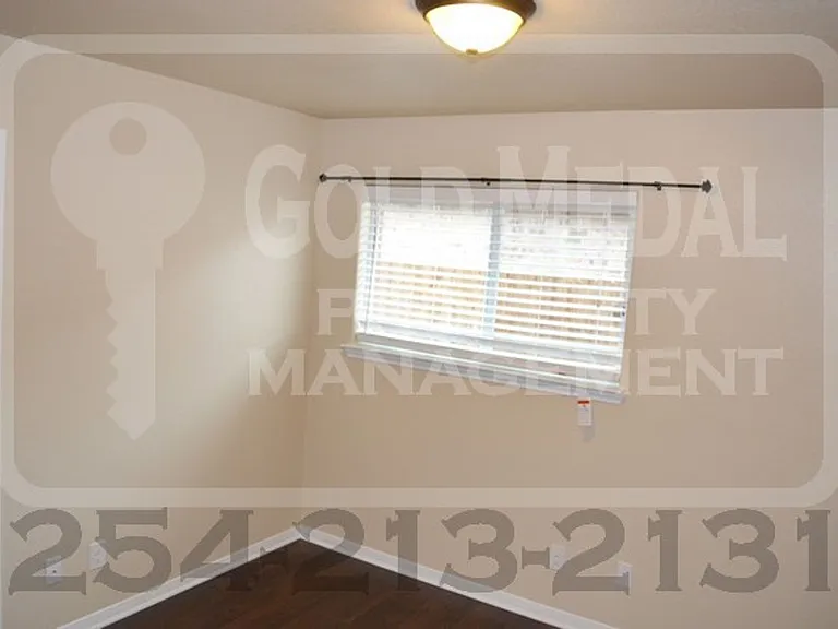 1104 Grace Point Dr — Photo 8