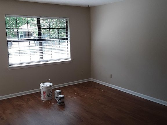 2nd image of 115 Viewmont Ln #B