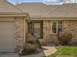 6224 Oak Hills Plz, Omaha, NE 68137