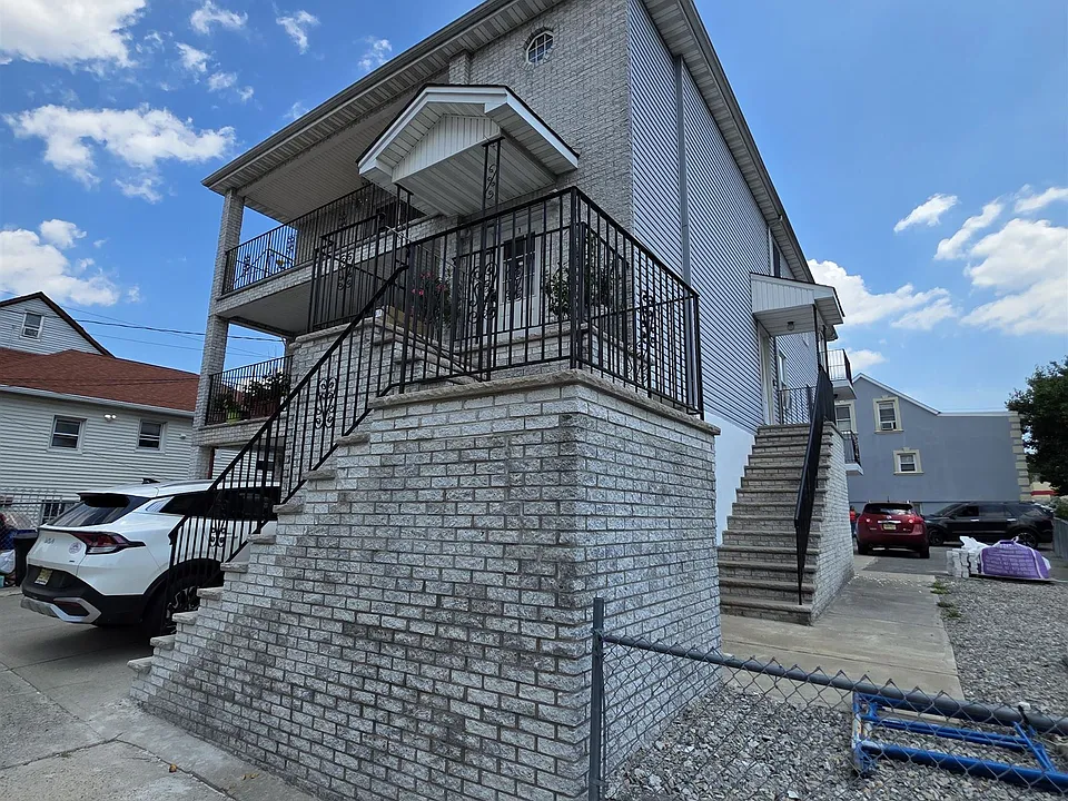 6400 Smith Ave #2