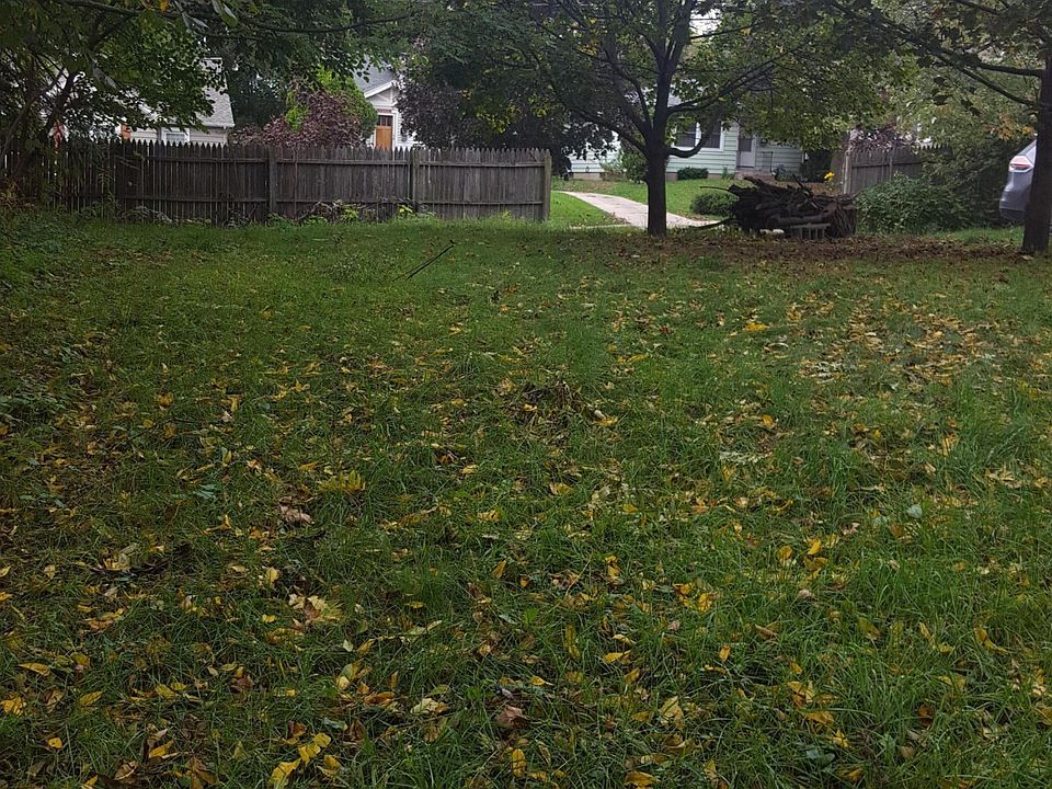 1st image of 960 Diamond Ave NE