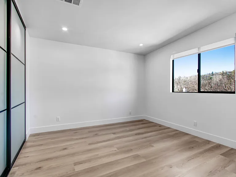 6410 Franrivers Ave — Photo 9