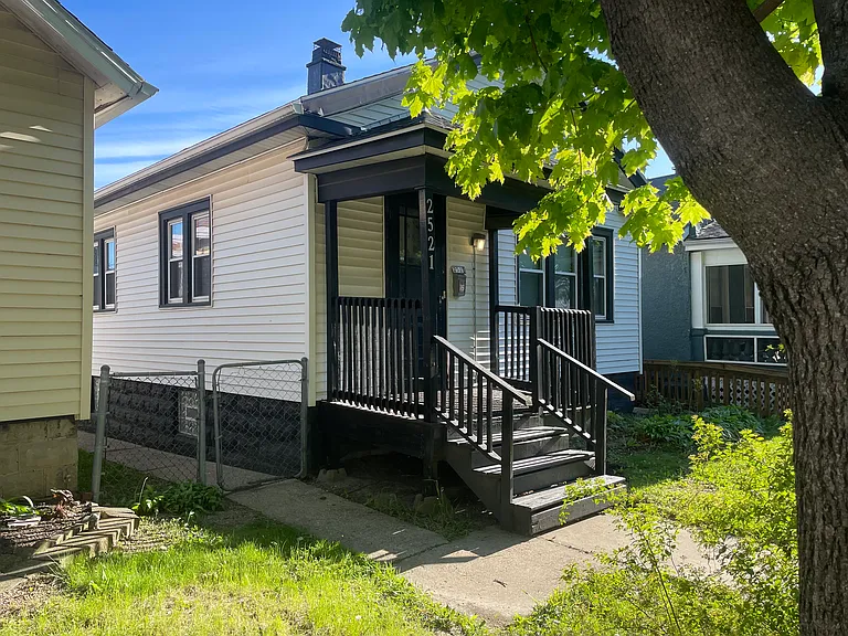 2521 W Michigan St — Photo 25