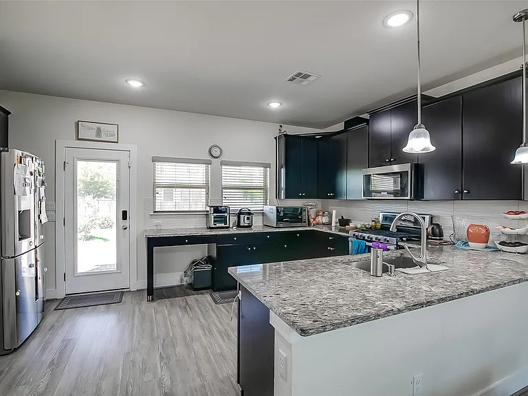 15912 Cadoz Dr — Photo 10