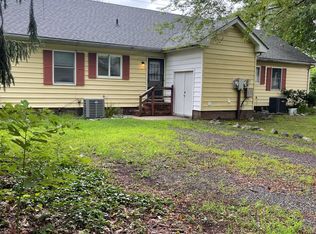 404 Gilbert St #11, Kilmarnock, VA 22482