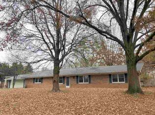 58 Briarwood, Terre Haute, IN 47803