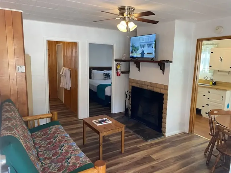 877 Tulip Ln — Photo 46