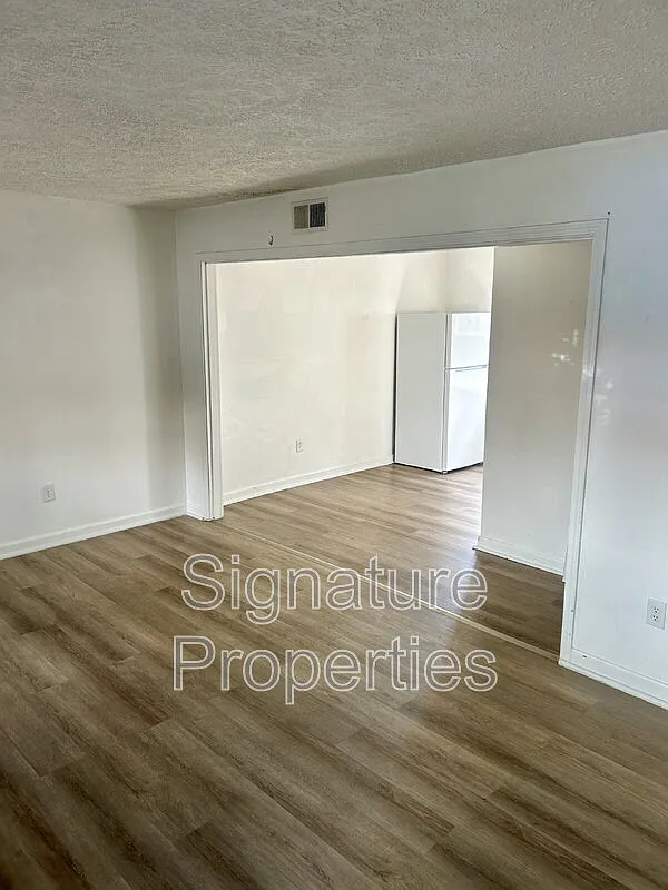 2 bed, 1.5 bath, $875 — Photo 3