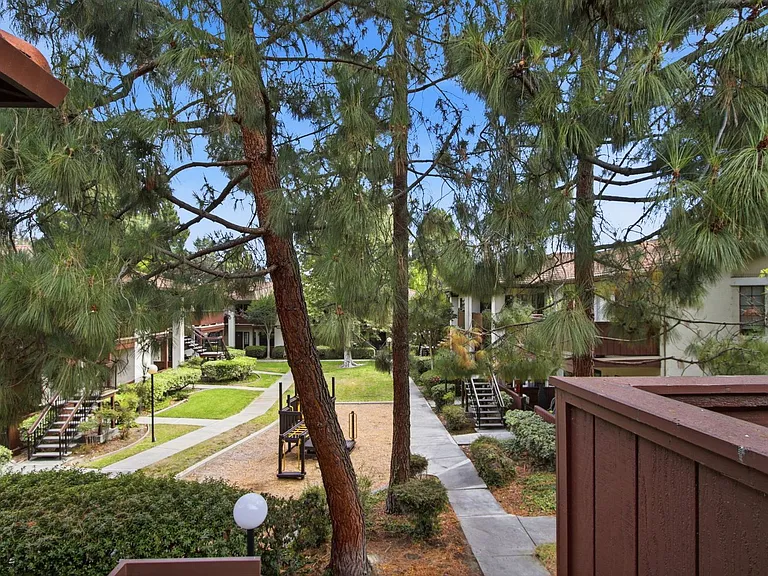 479 Costa Mesa Ter #F — Photo 31