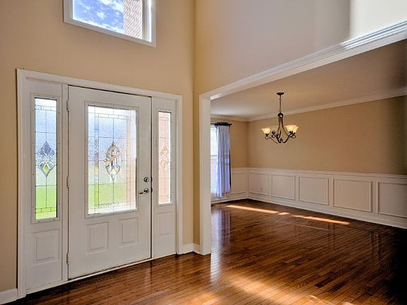 3rd image of 4237 N Woodstock Dr