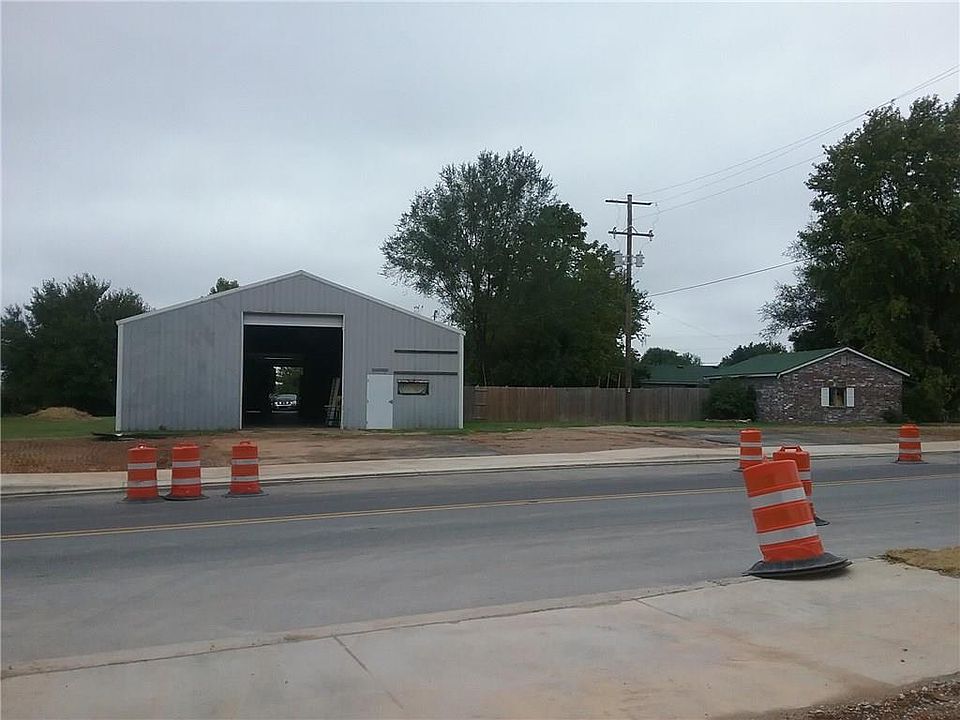 2nd image of 903 McClure Ave