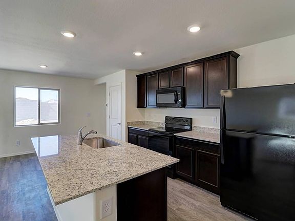 5th image of 494 W Pintail Dr