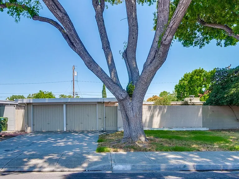 3049 Harding Ave — Photo 37