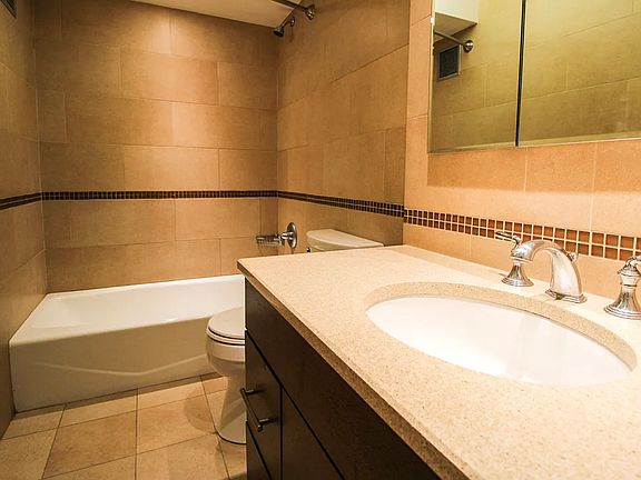 4th image of 320 E 58th St APT 4C