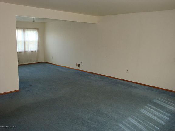 4th image of 10 Millen Dr