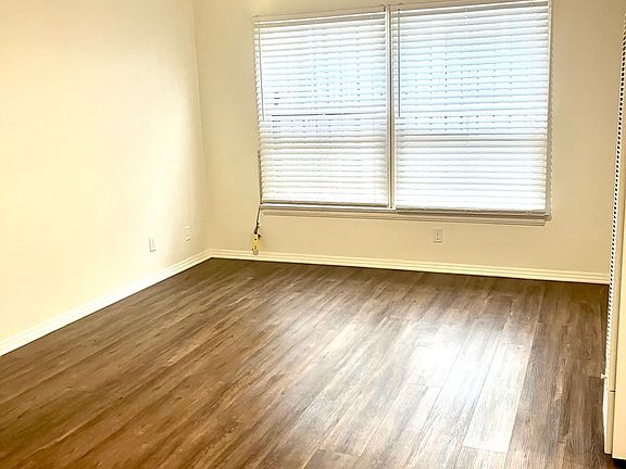 5th image of 236 S Sycamore Ave APT 9
