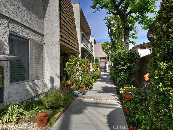 4th image of 12951 Riverside Dr APT 4