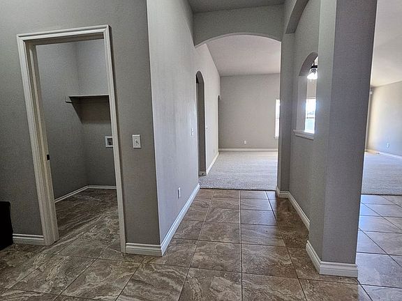 3rd image of 1014 Eaglerock Ln