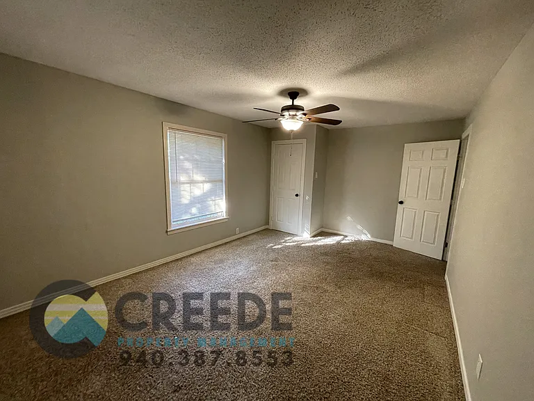 611 E University Dr — Photo 13