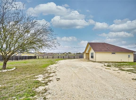 3rd image of 489 Amanecer Dr