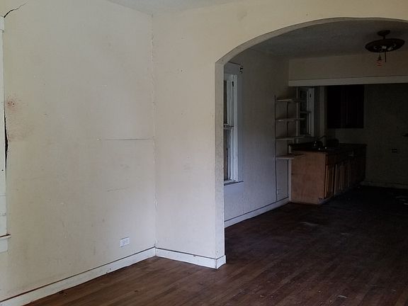 3rd image of 1807 N CENTER