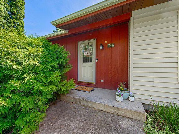 5th image of 746 Caleta Pl