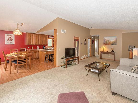 4th image of 8349 Rhode Island Dr N