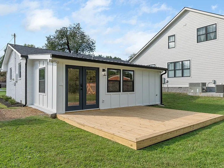1305 Chickering Dr — Photo 3