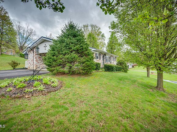 3rd image of 114 Broyles Dr