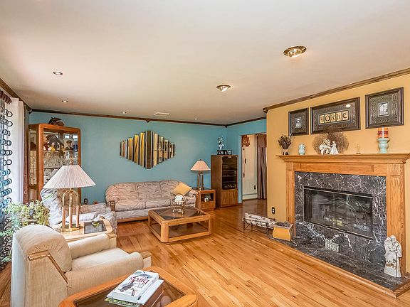 Living room w/wood fireplace