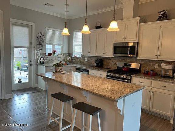 2nd image of 409 Parker Ln