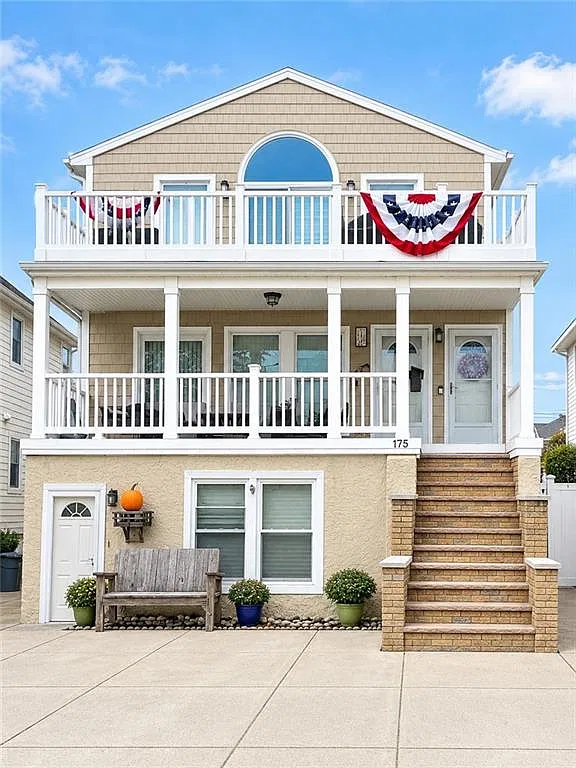 2 bed, 1.0 bath, 900 sqft, $3,600 — Photo 1