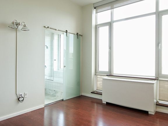 4th image of 635 W 42nd St APT 30C