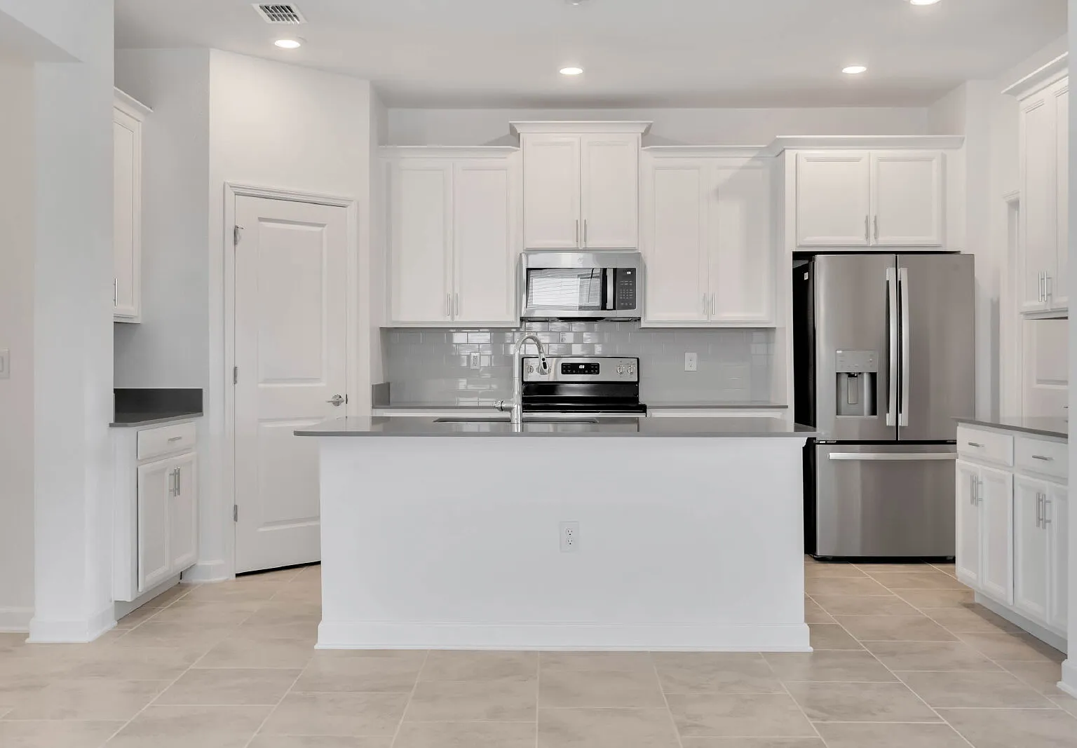 4 bed, 3.0 bath, 2061 sqft, $1,990 — Photo 4