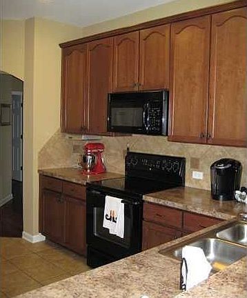 5th image of 3313 Crestwood Ln
