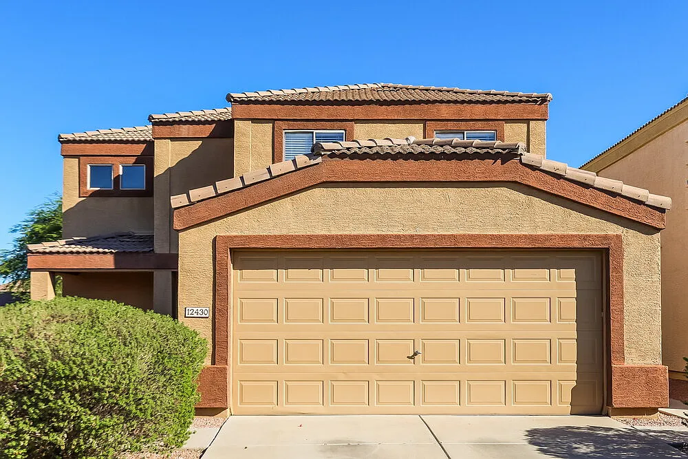 4 bed, 2.5 bath, 1978 sqft, $2,050 — Photo 1
