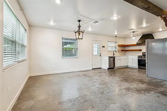 426 Lafitte St — Photo 9