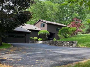 28 Pony Trail Rd, Stamford, CT 06903