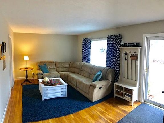 3rd image of 4 Crestwood Ave