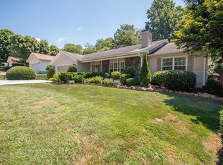 105 Cove Xing, Franklin, NC 28734