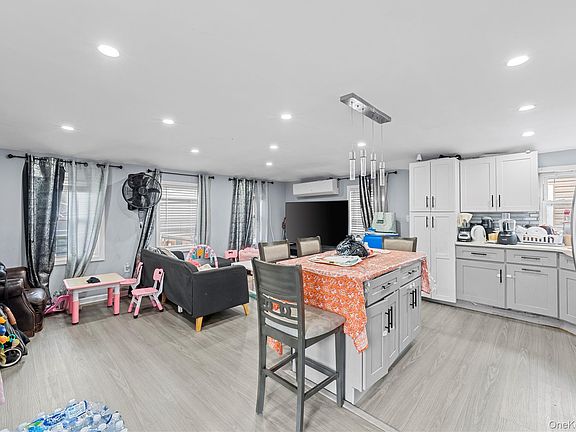 5th image of 13318 161st Street