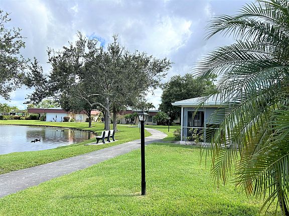5th image of 543 Franconia Circle