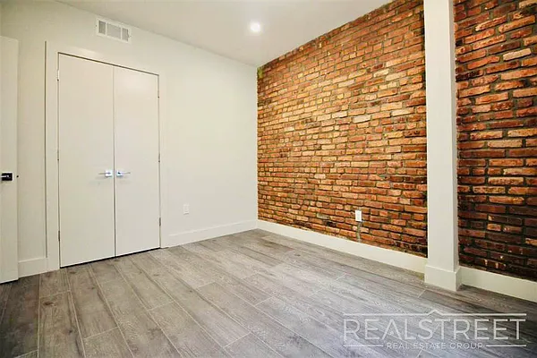 Rented by Real Street Inc | media 8