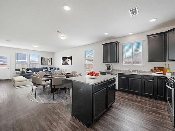 4th image of 1113 Ainsley Ln