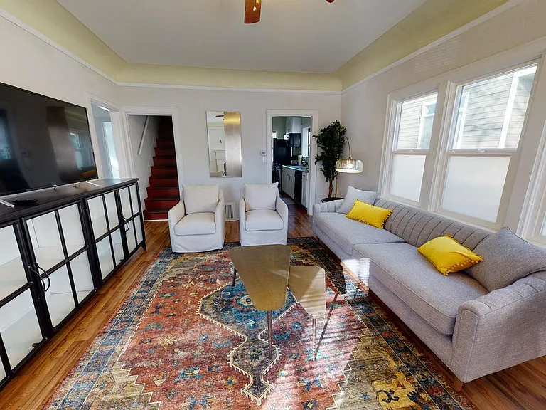 2808 E Spring St — Photo 3