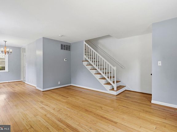 4th image of 3169 S Stafford St