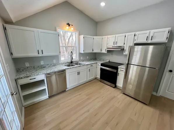 40 Watch St #1L, Oxford, MA 01540