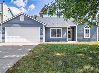 2904 Fenwick Rd, Lawrence, KS 66046